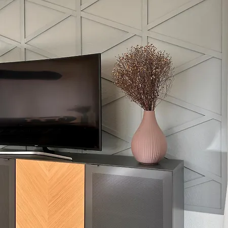 Amao Grey - 86 M2 - Balcony - King-size Beds - Free Parking - Near Europa-park - Up To 12 Guests With 2 Units 라인하우젠